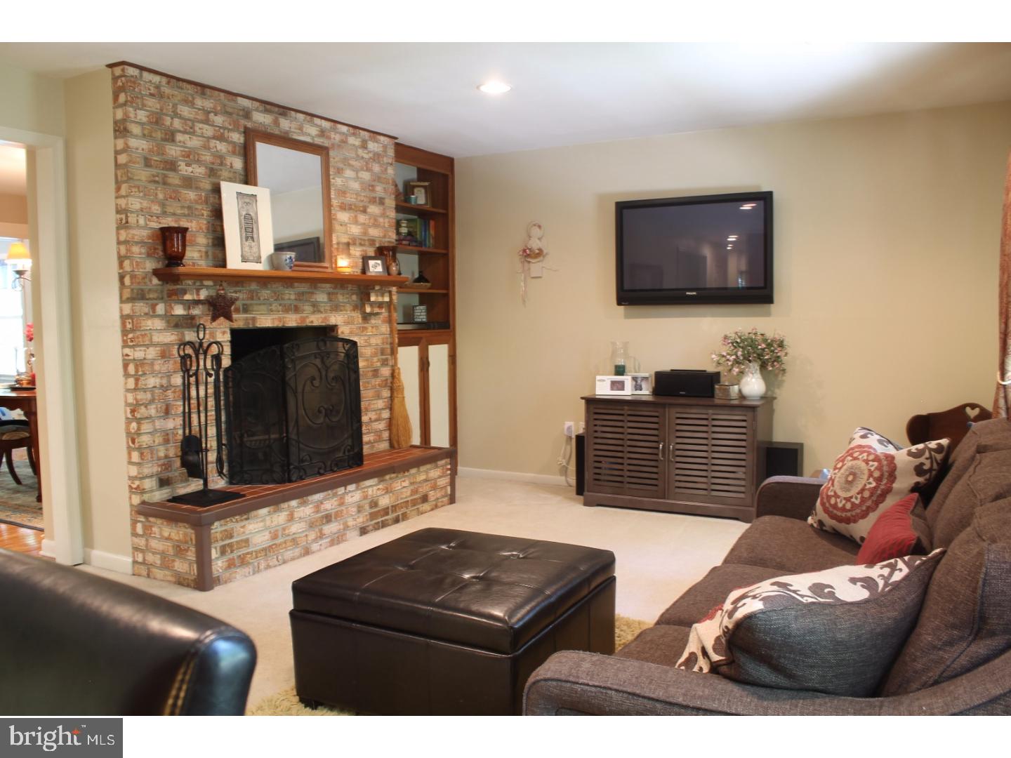 248 Ridge Road Southampton, NJ 08088 - Photo 4 of 18 Living Room