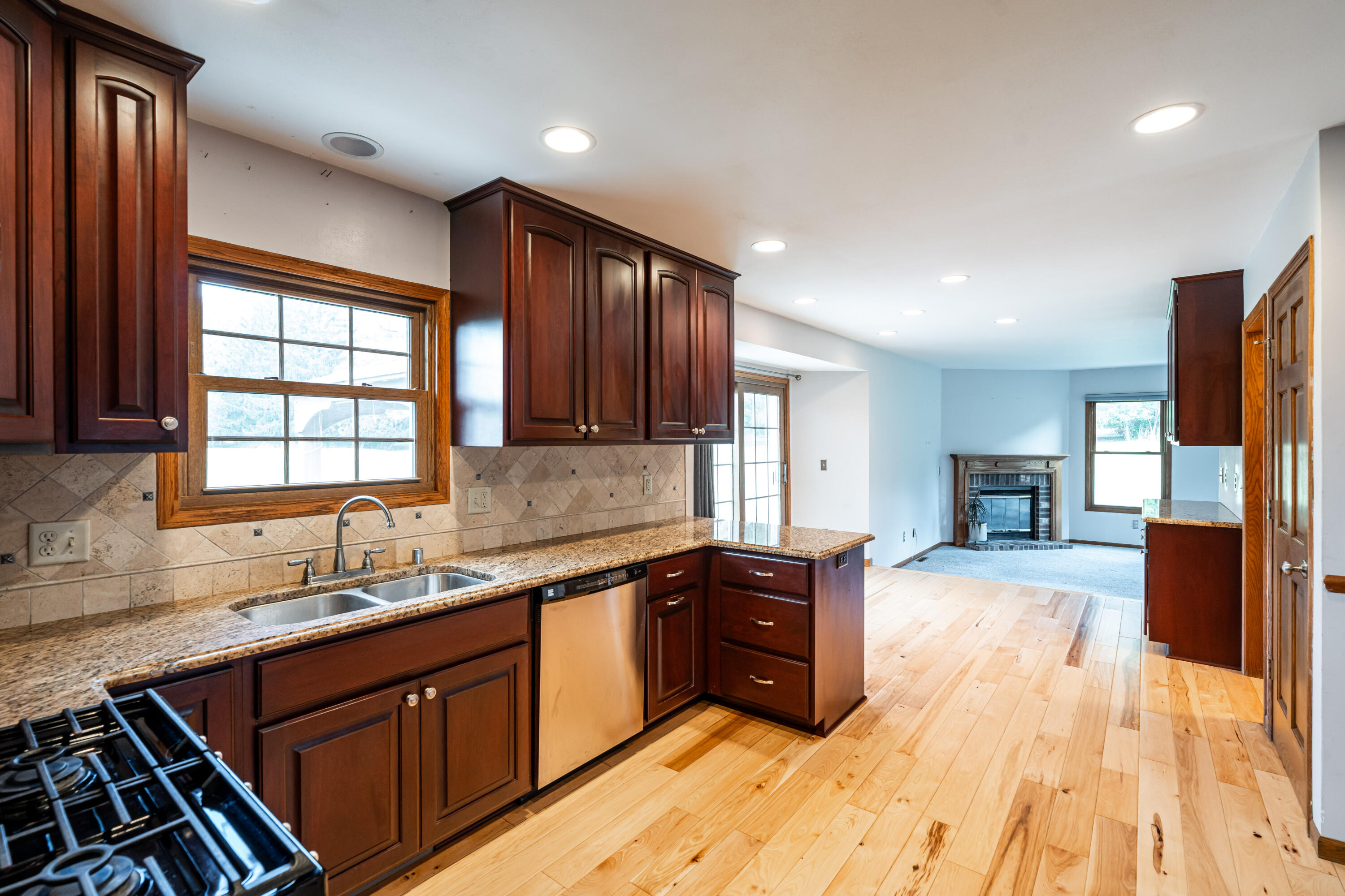 1958 Homestead Court Cedarburg, WI 53012 - Photo 12 of 60 kitchen