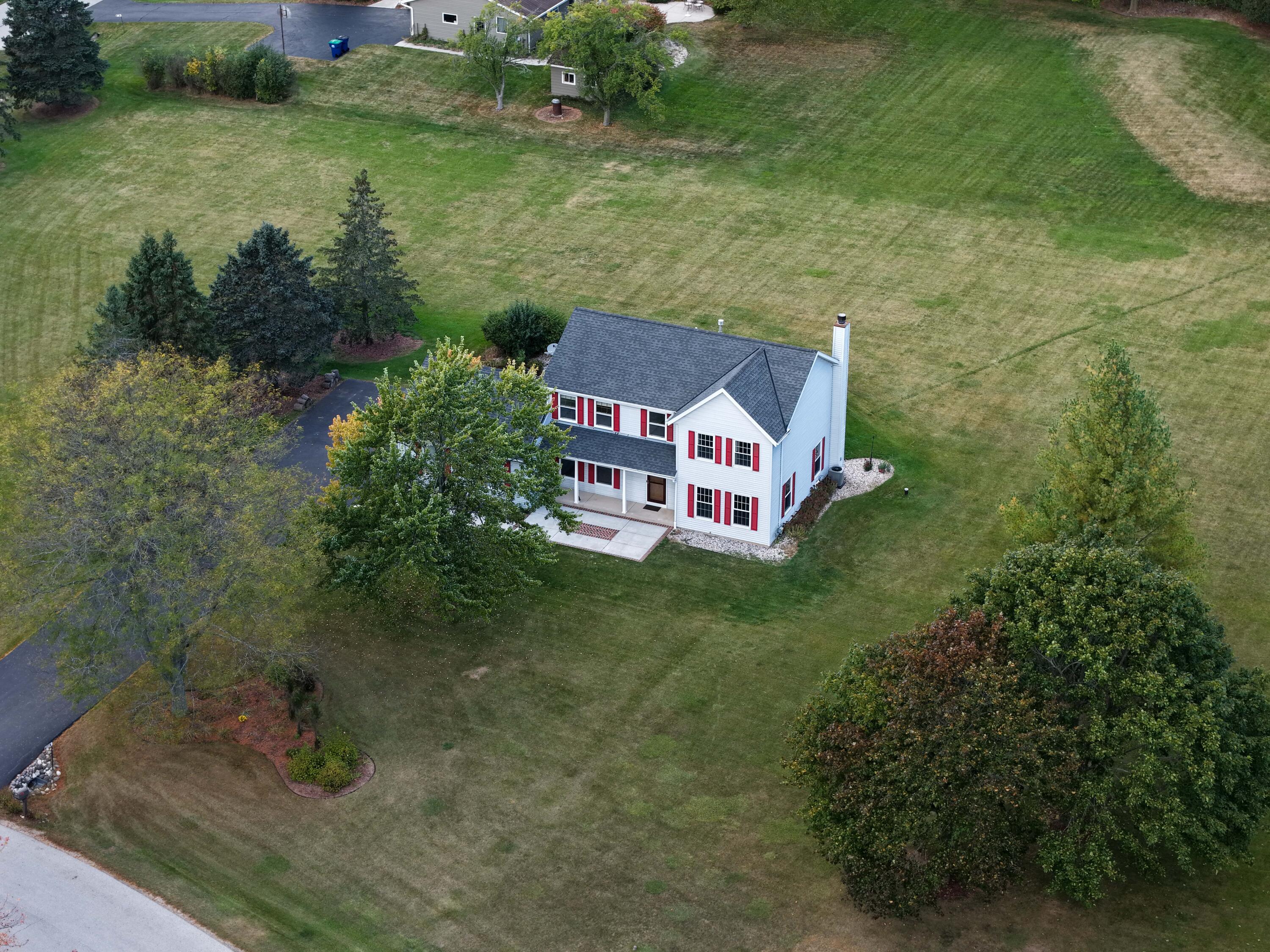 1958 Homestead Court Cedarburg, WI 53012 - Photo 38 of 60 DJI_20251009125816_0044_D