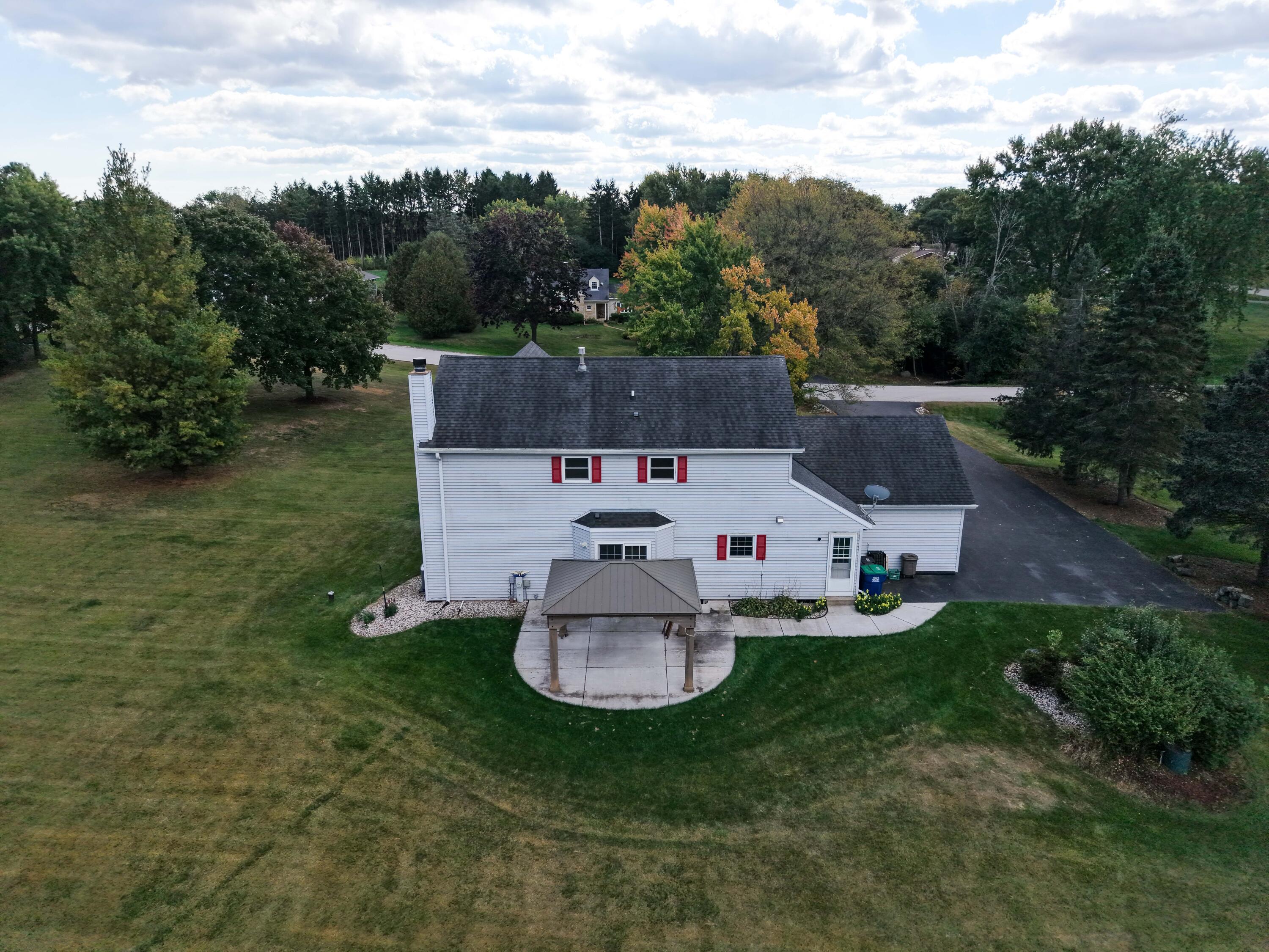 1958 Homestead Court Cedarburg, WI 53012 - Photo 42 of 60 DJI_20251009125956_0051_D
