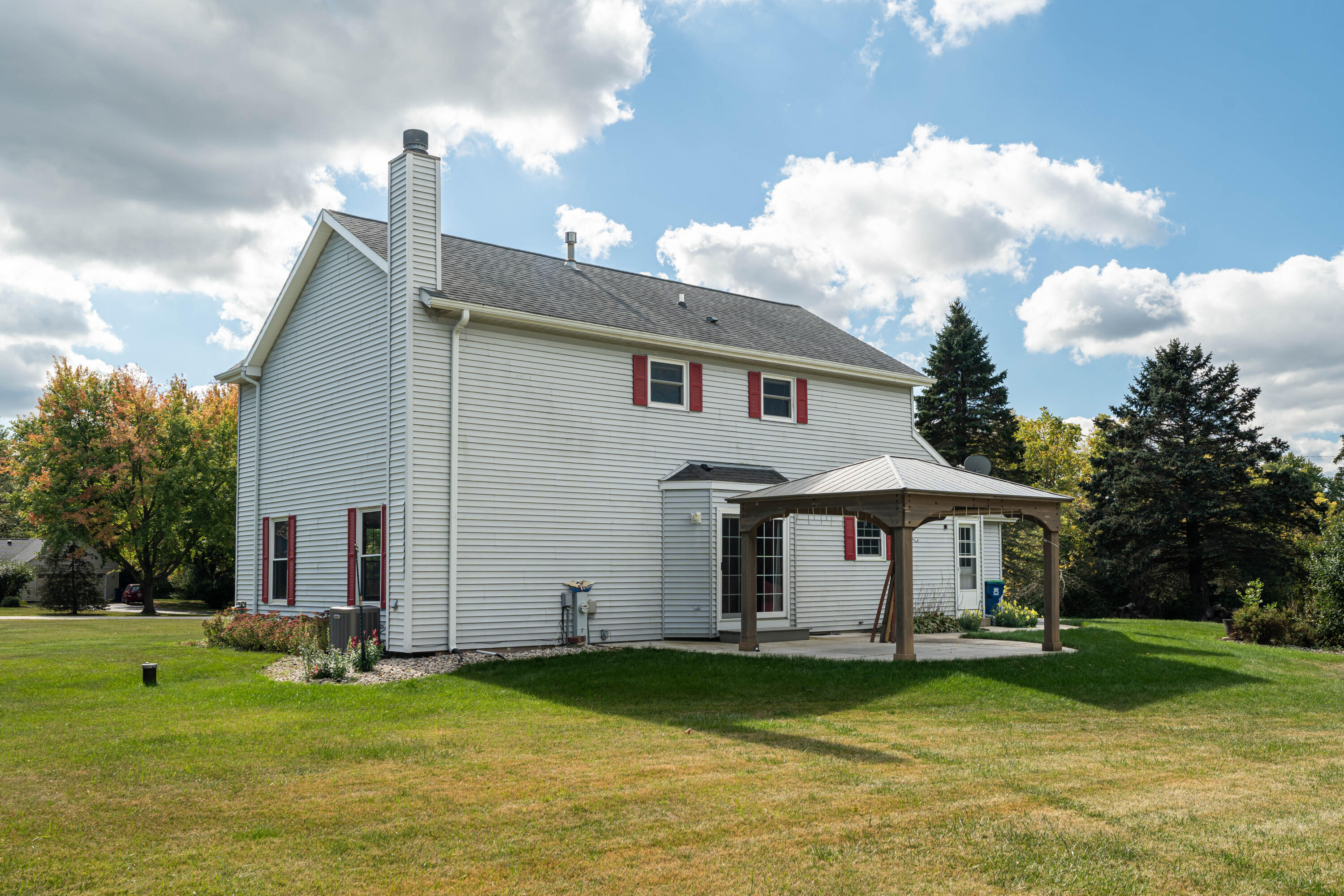 1958 Homestead Court Cedarburg, WI 53012 - Photo 52 of 60 DSC01371