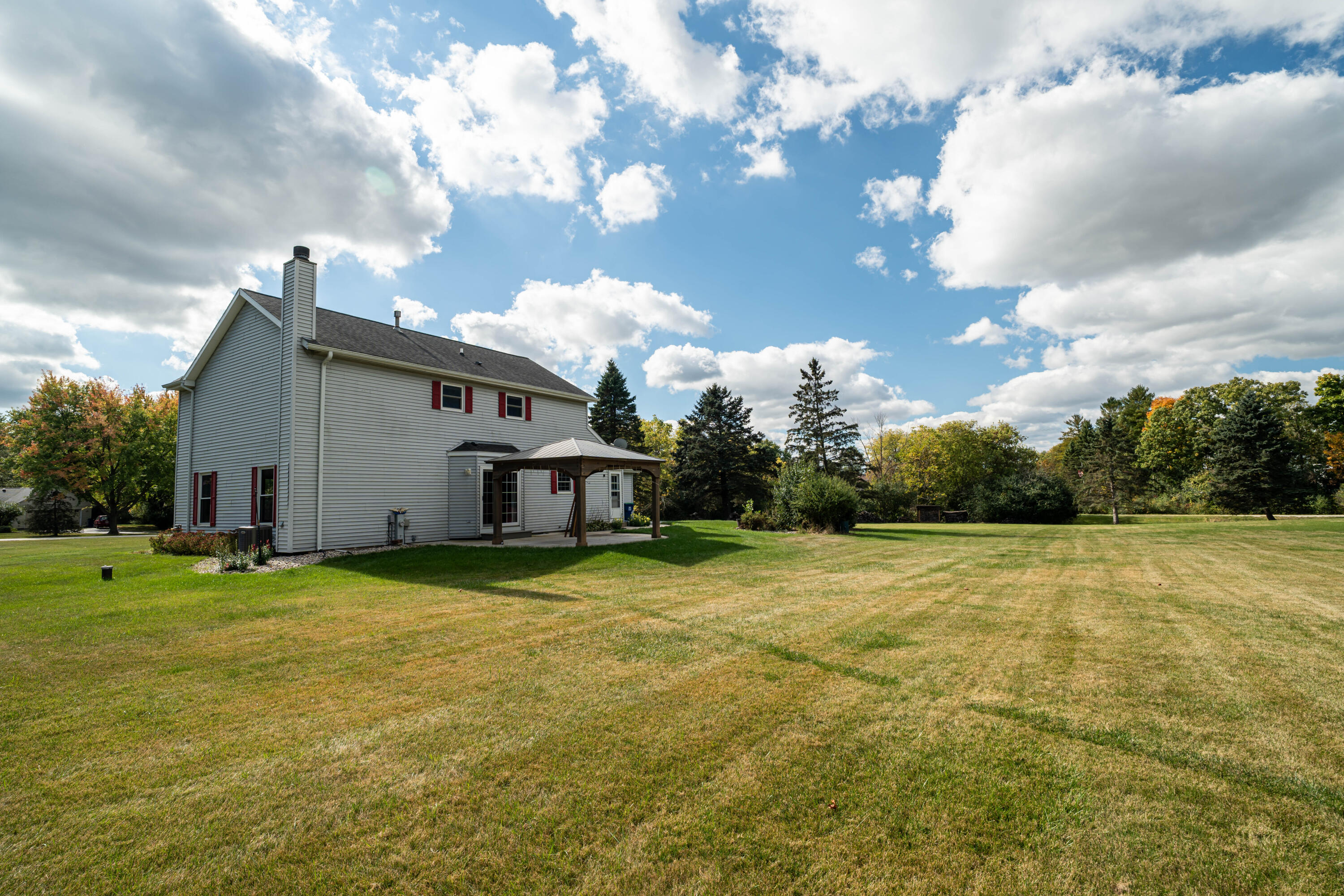 1958 Homestead Court Cedarburg, WI 53012 - Photo 53 of 60 DSC01372