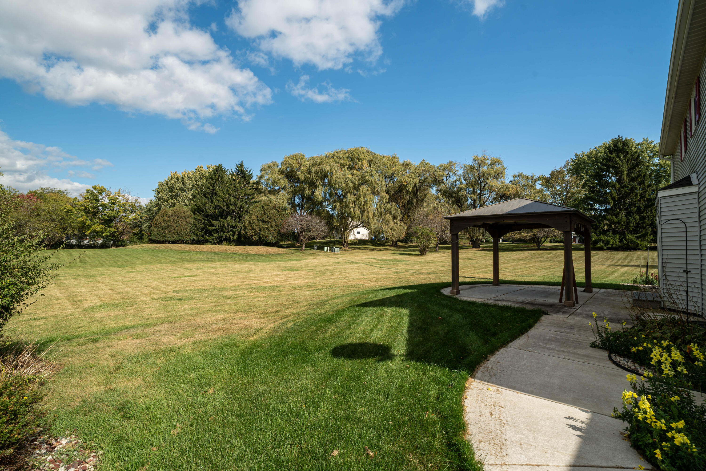 1958 Homestead Court Cedarburg, WI 53012 - Photo 55 of 60 DSC01375