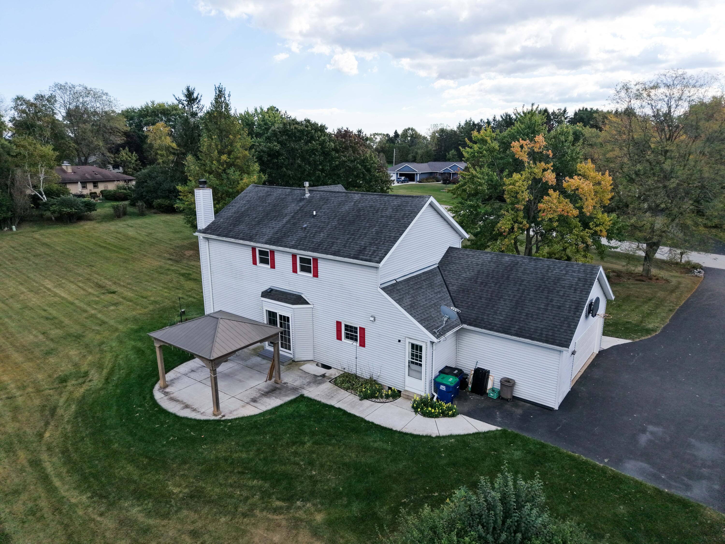 1958 Homestead Court Cedarburg, WI 53012 - Photo 5 of 60 Private yard
