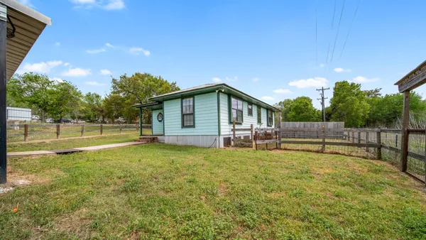 $279,000 | 360 Shed Johnson Lane, Brenham, TX 77833