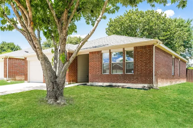 $1,910 | 111 Oakhurst Drive, Seagoville, TX 75159