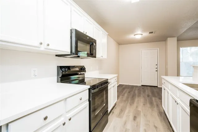 $1,910 | 111 Oakhurst Drive, Seagoville, TX 75159