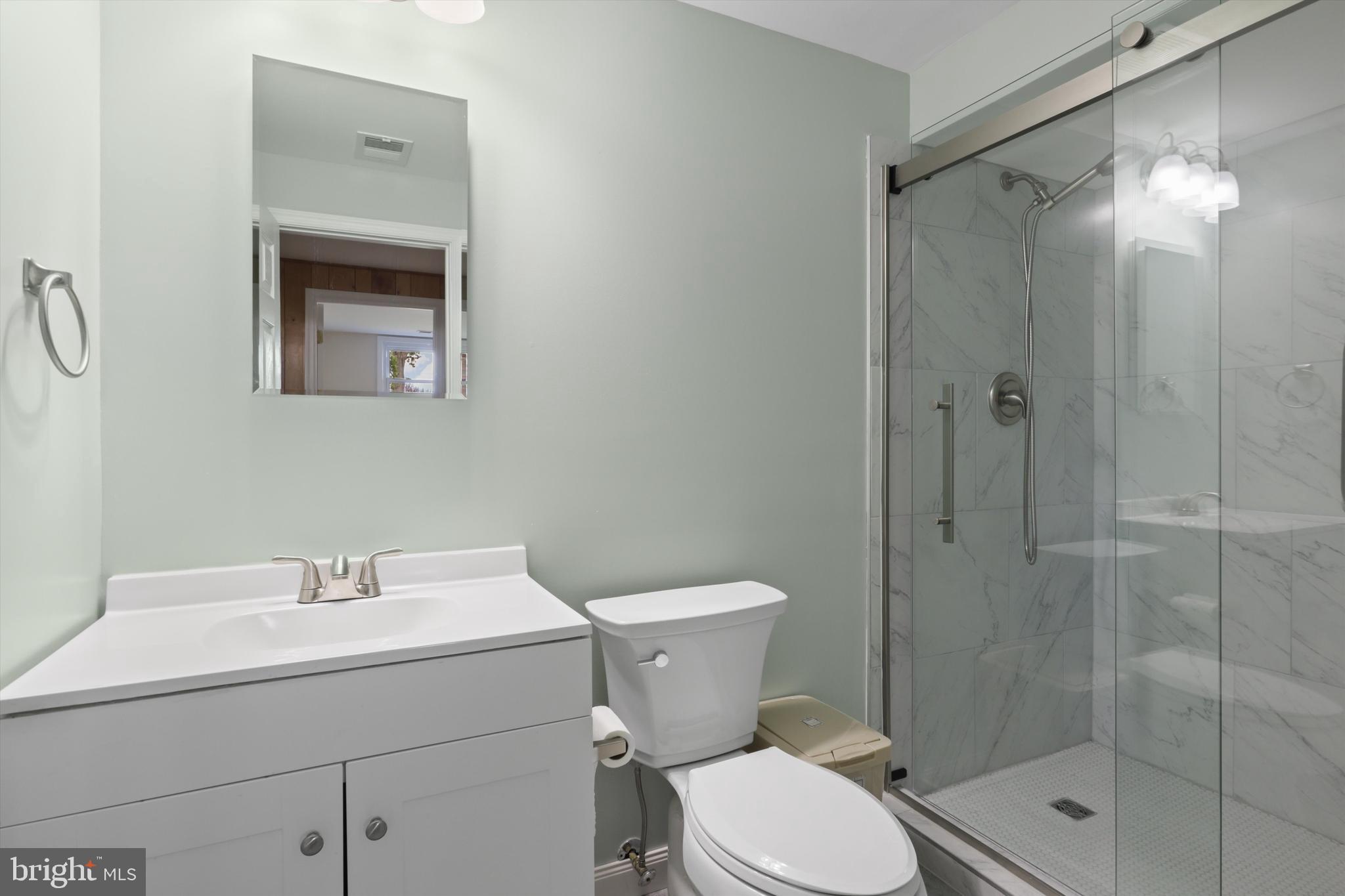 736 North York Road Sterling, VA 20164 - Photo 24 of 40 Bath three