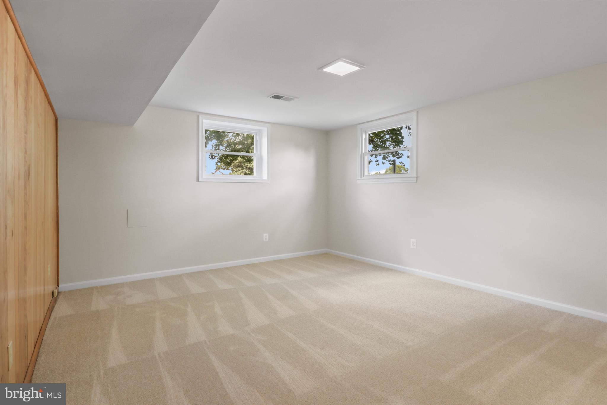 736 North York Road Sterling, VA 20164 - Photo 27 of 40 Family Room
