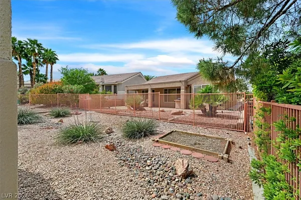 $2,100 | 2112 Joy Creek Lane, Henderson, NV 89012