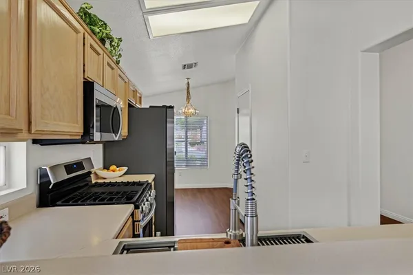 $2,100 | 2112 Joy Creek Lane, Henderson, NV 89012