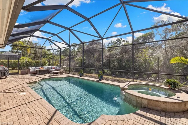 $1,150,000 | 347 Saddlebrook Lane, Naples, FL 34110