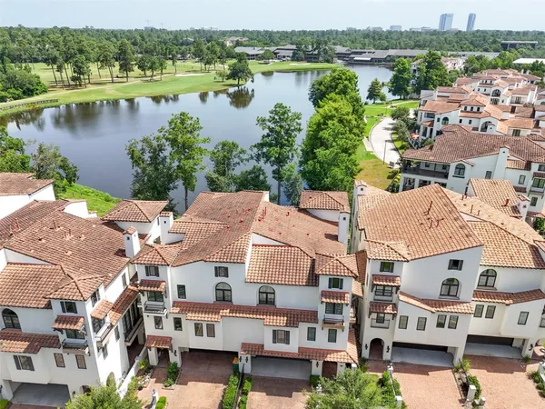 $1,304,999 | 18 Secluded Trail, The Woodlands, TX 77380