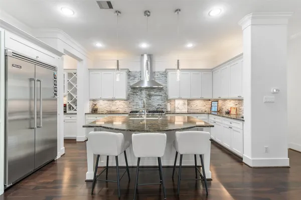 $1,304,999 | 18 Secluded Trail, The Woodlands, TX 77380