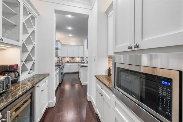 $1,304,999 | 18 Secluded Trail, The Woodlands, TX 77380