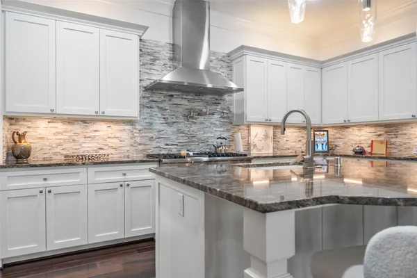 $1,304,999 | 18 Secluded Trail, The Woodlands, TX 77380