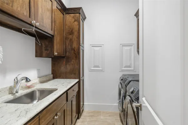 $1,304,999 | 18 Secluded Trail, The Woodlands, TX 77380