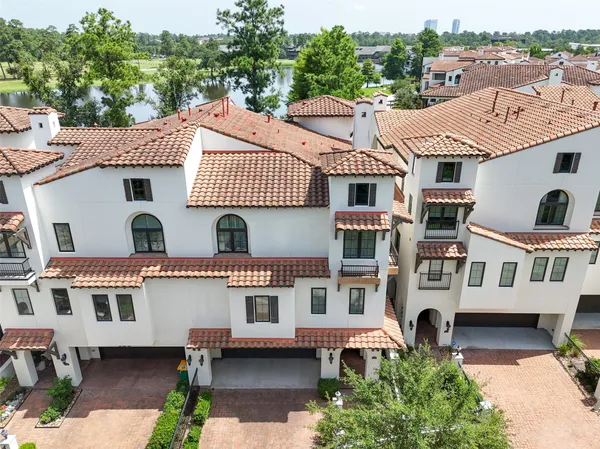 $1,304,999 | 18 Secluded Trail, The Woodlands, TX 77380