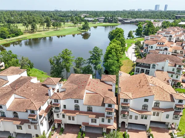 $1,304,999 | 18 Secluded Trail, The Woodlands, TX 77380