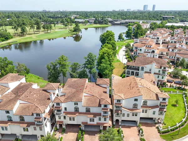 $1,304,999 | 18 Secluded Trail, The Woodlands, TX 77380