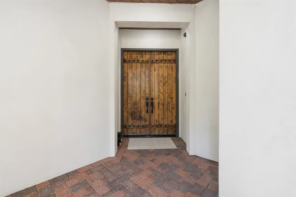 $1,304,999 | 18 Secluded Trail, The Woodlands, TX 77380