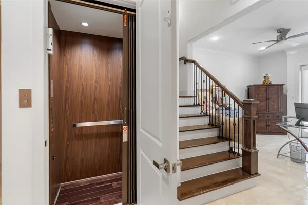 $1,304,999 | 18 Secluded Trail, The Woodlands, TX 77380