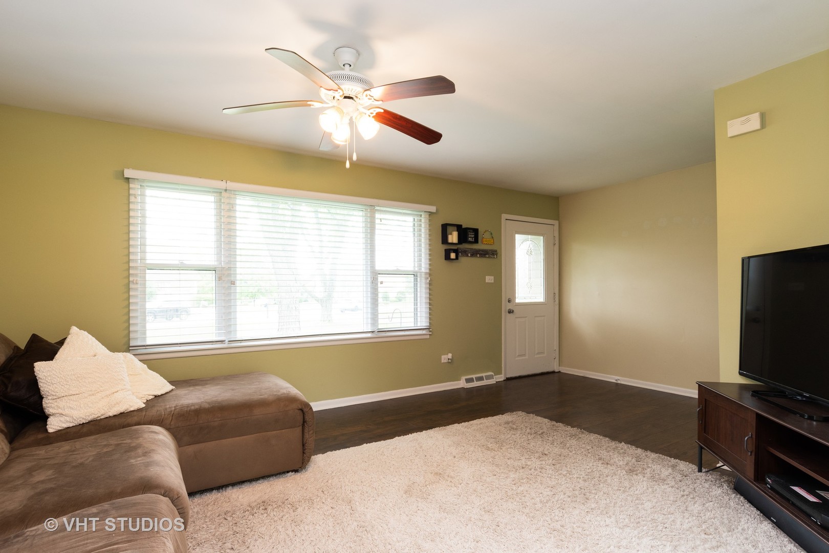 5S370 Radcliff Road Naperville, IL 60563 - Photo 4 of 18