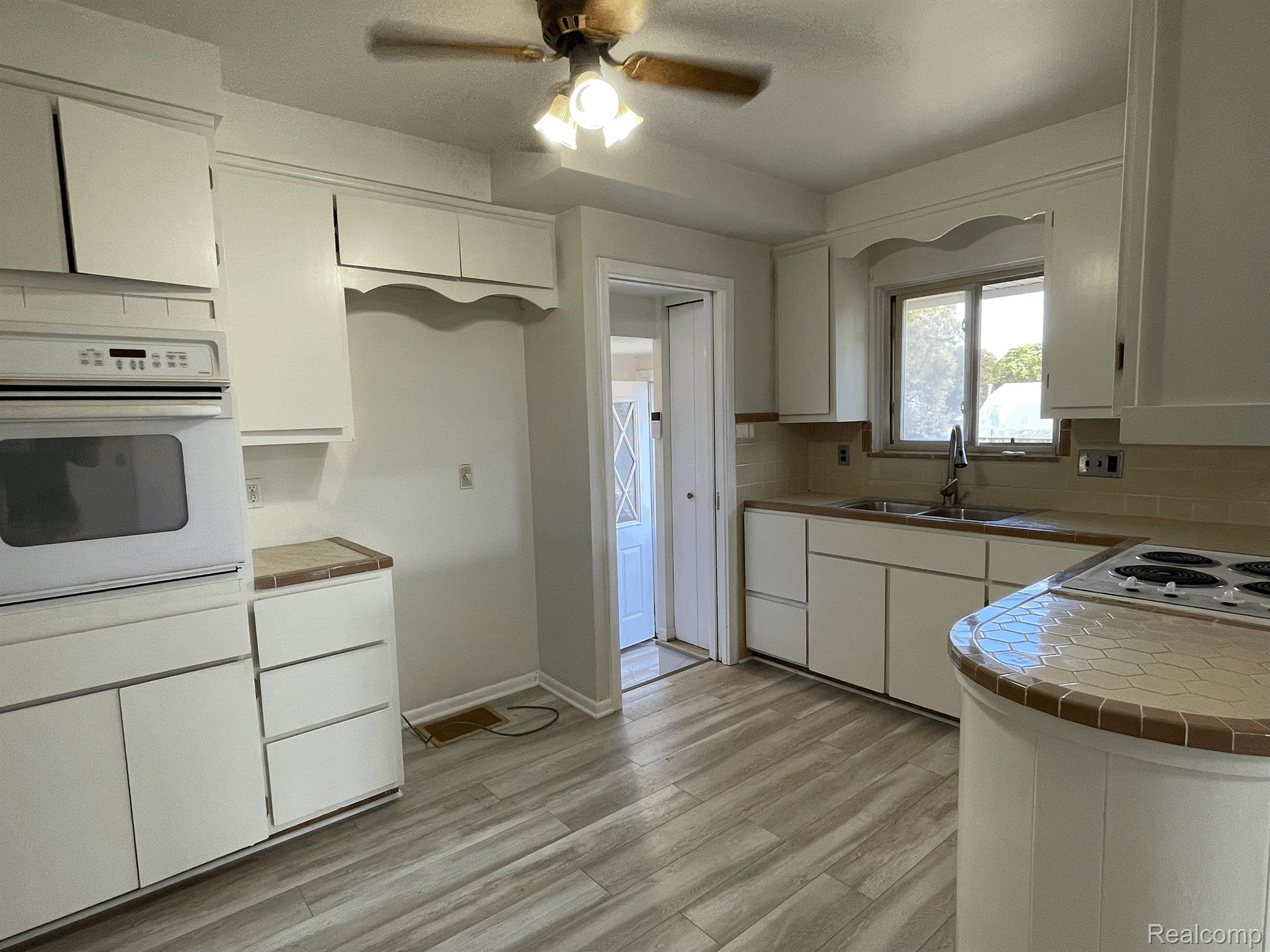27240 Ryan Road Warren, MI 48092 - Photo 8 of 18 Gallery Image 8
