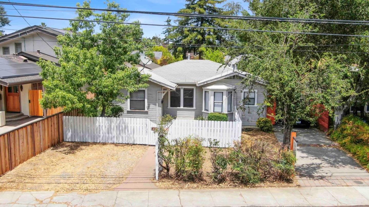 a view of a house with a yard and plants