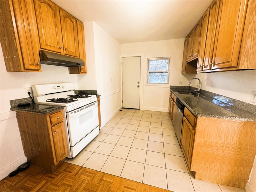 20 Shanley Street, Unit 1R Boston, MA 02135 - Photo 2 of 8