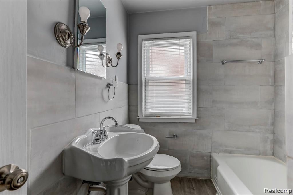 19143 Rolandale Street Grosse Pointe, MI 48236 - Photo 14 of 25 19143 Rolandale St, Grosse Pointe, MI 48236-14.jpg-SMALL