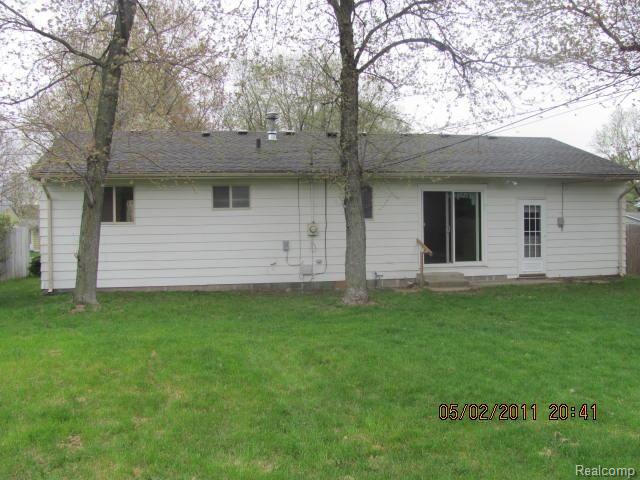 2988 Melvin Avenue Rochester, MI 48307 - Photo 6 of 11 075