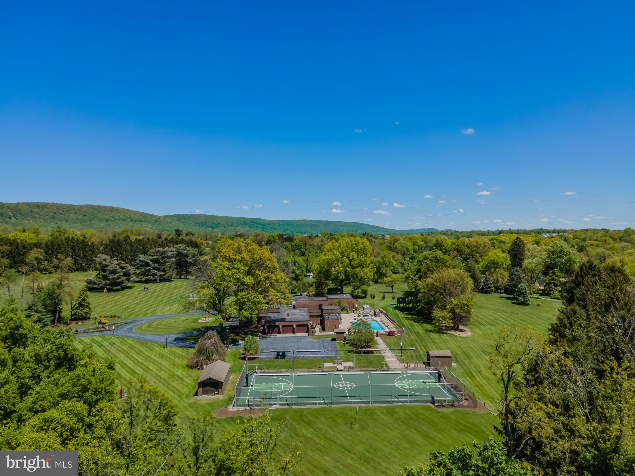 4025 Crooked Hill Road Harrisburg, PA 17110 - Photo 5 of 109