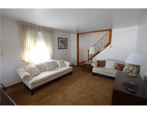 305 Wright Street McKees Rocks, PA 15136 - Photo 2 of 18 Living Room.