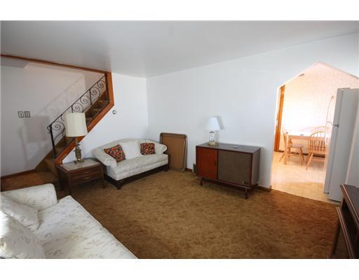 305 Wright Street McKees Rocks, PA 15136 - Photo 15 of 18 Living Room.
