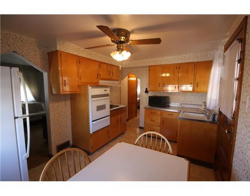305 Wright Street McKees Rocks, PA 15136 - Photo 3 of 18 Kitchen.