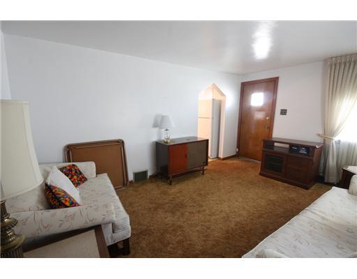 305 Wright Street McKees Rocks, PA 15136 - Photo 10 of 18 Living Room.