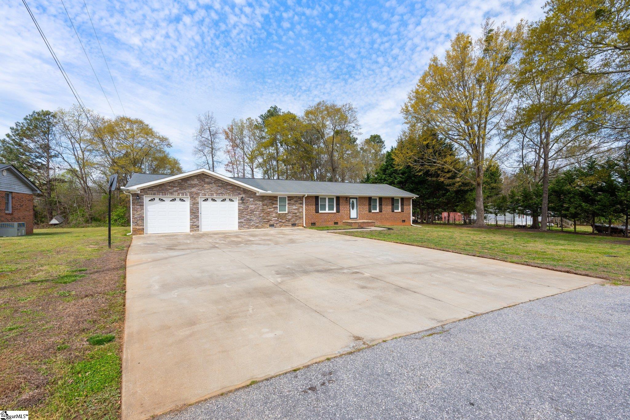 115 Clearview Road Belton, SC 29627 - Photo 2 of 30