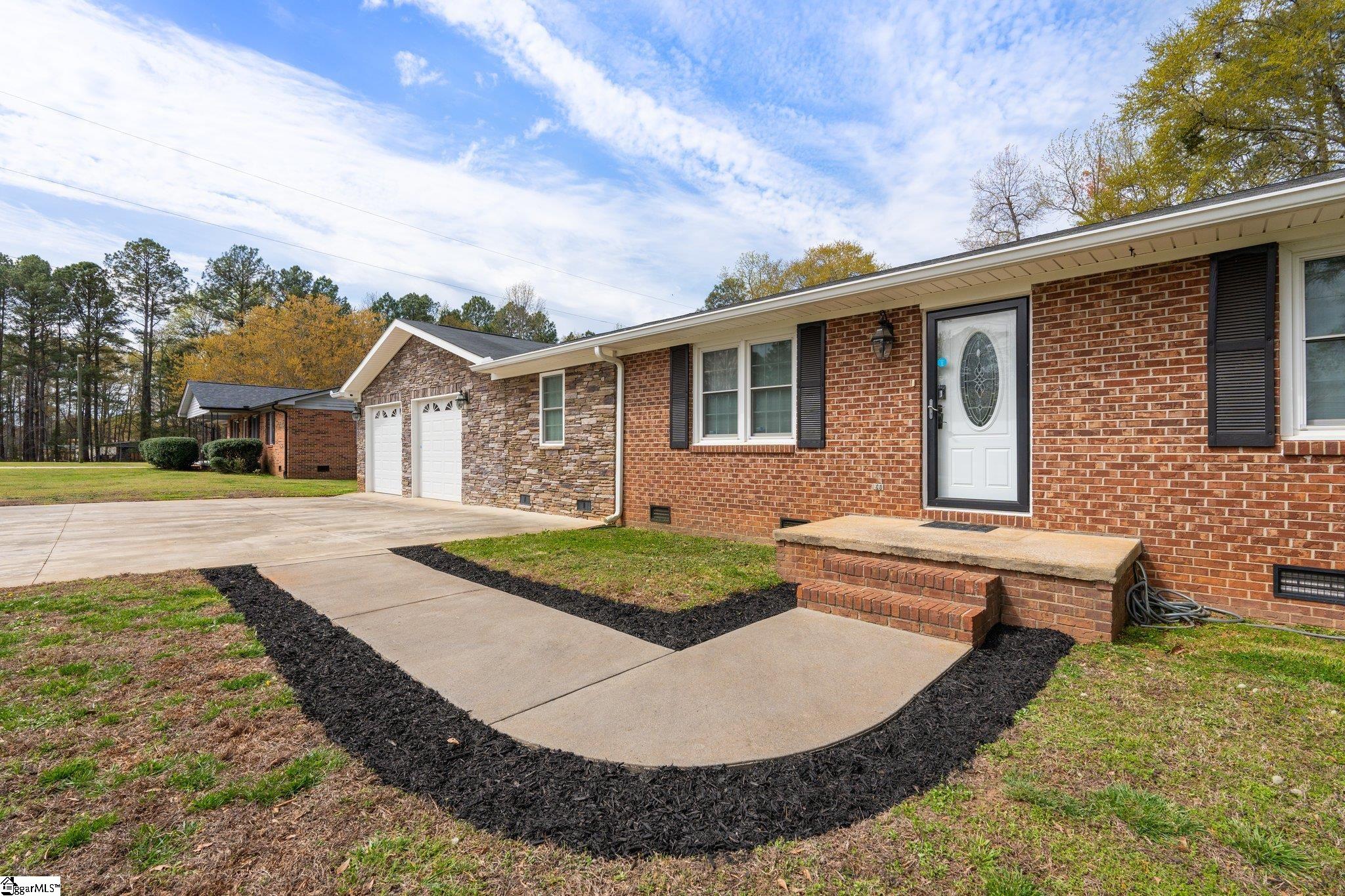 115 Clearview Road Belton, SC 29627 - Photo 4 of 30