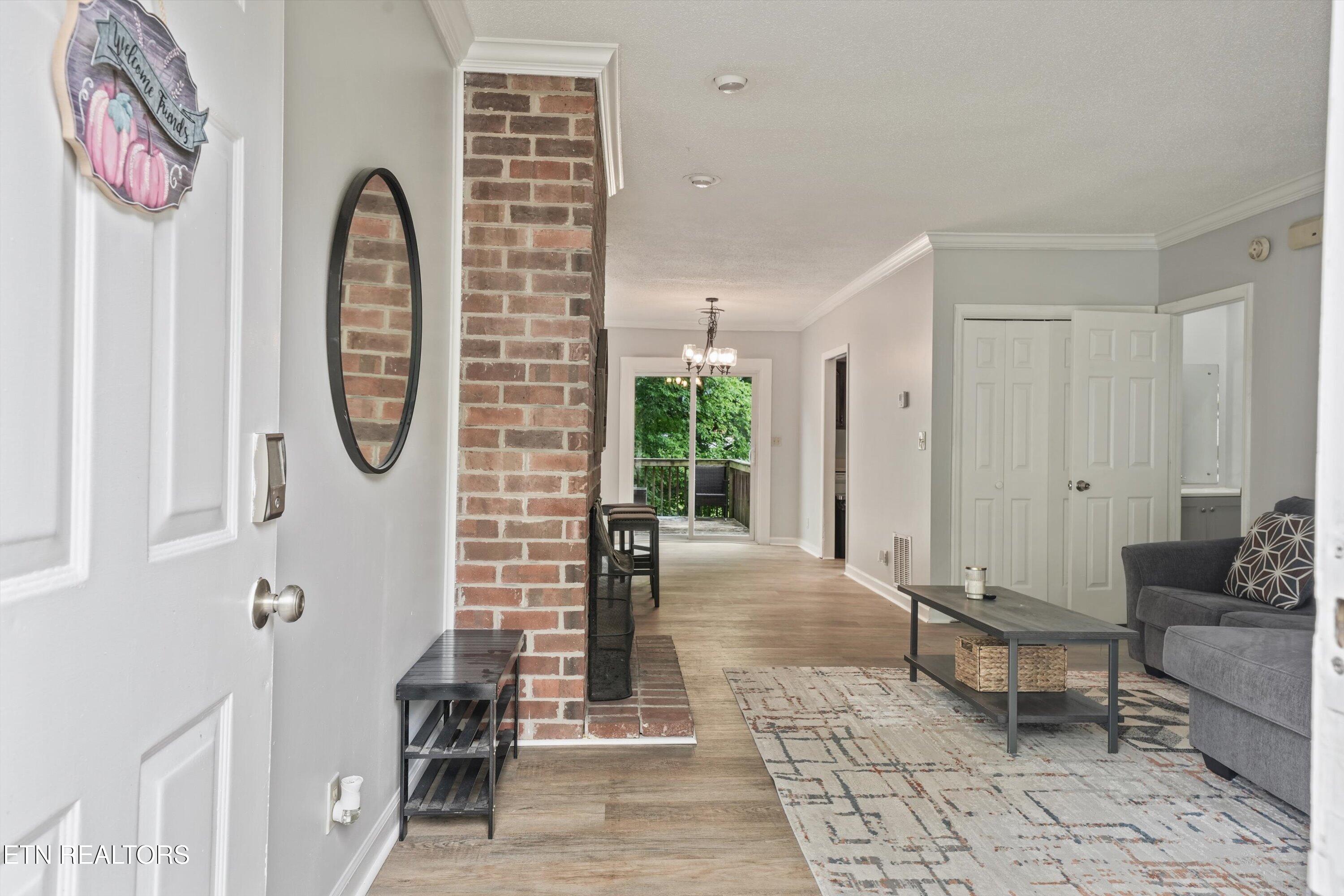 105 Arcadia Lane, Unit D Oak Ridge, TN 37830 - Photo 7 of 29 Inviting Foyer