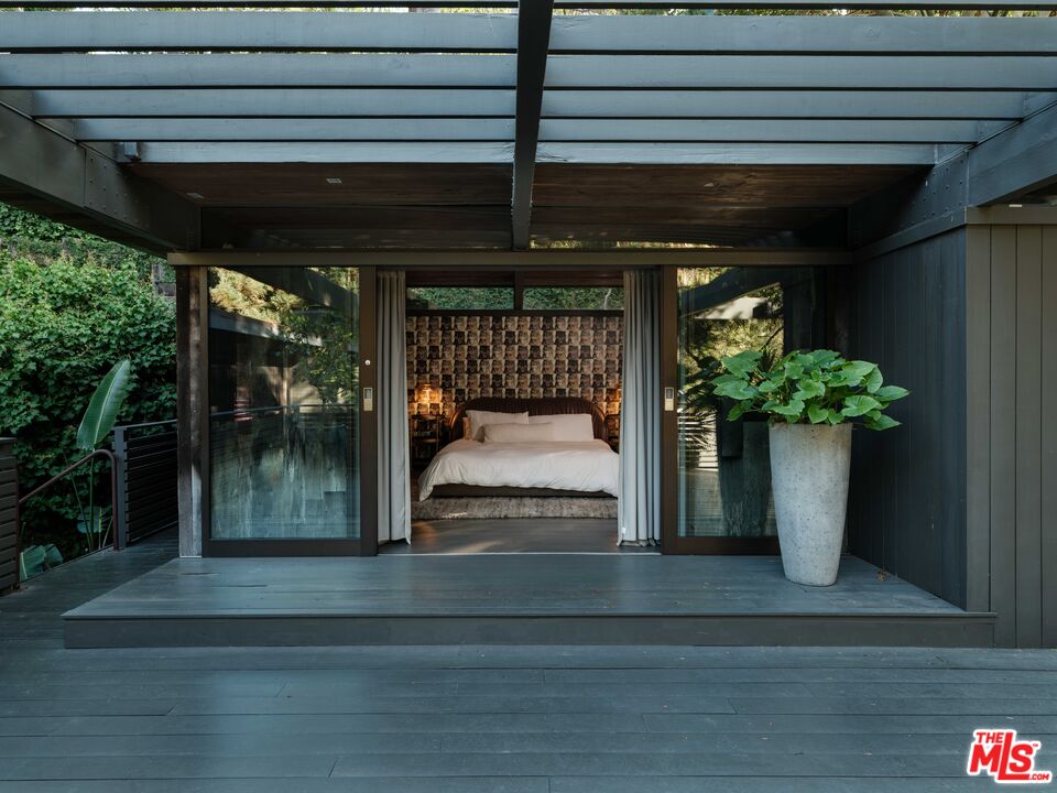 2563 Nichols Canyon Road Los Angeles, CA 90046 - Photo 24 of 32 a view of a porch