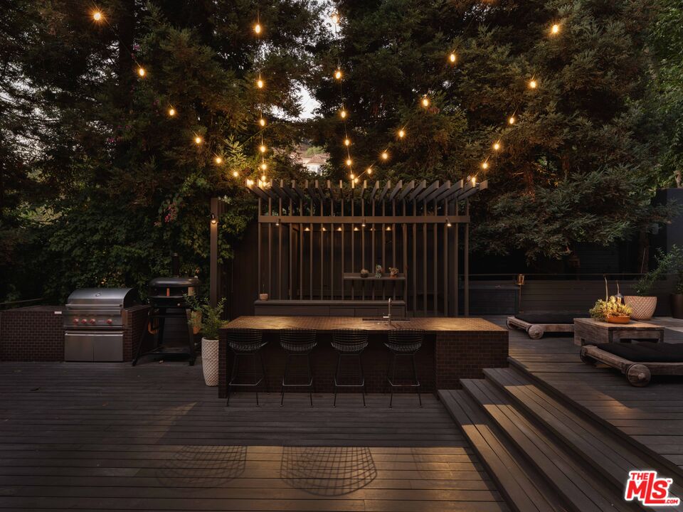 2563 Nichols Canyon Road Los Angeles, CA 90046 - Photo 28 of 32 a view of outdoor space with seating