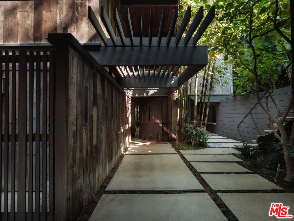 2563 Nichols Canyon Road Los Angeles, CA 90046 - Photo 4 of 32 a view of a porch