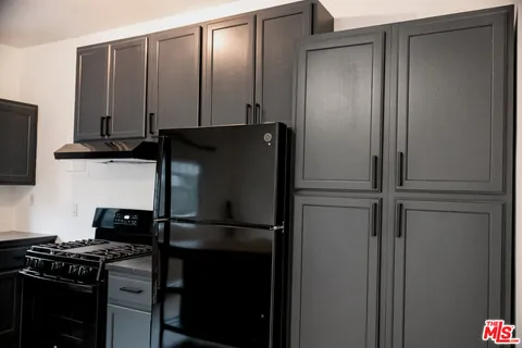 $2,195 | 4518 Hollywood Boulevard, Unit 10, Los Angeles, CA 90027