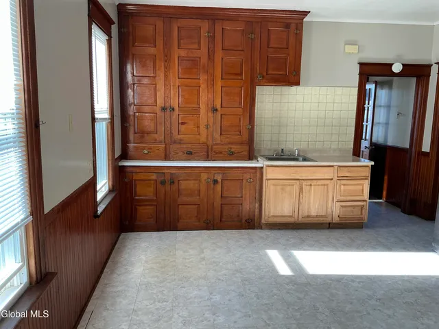 $1,500 | 17 Belmont Place, Unit 2, Amsterdam, NY 12010