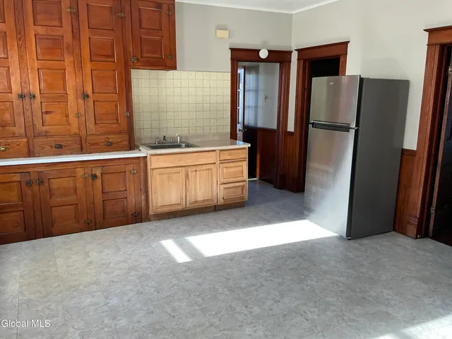 $1,500 | 17 Belmont Place, Unit 2, Amsterdam, NY 12010