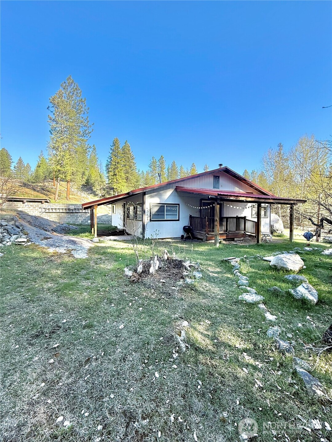 1092 Aeneas Valley Road Tonasket, WA 98855 - Photo 1 of 40 a front view of a house with garden