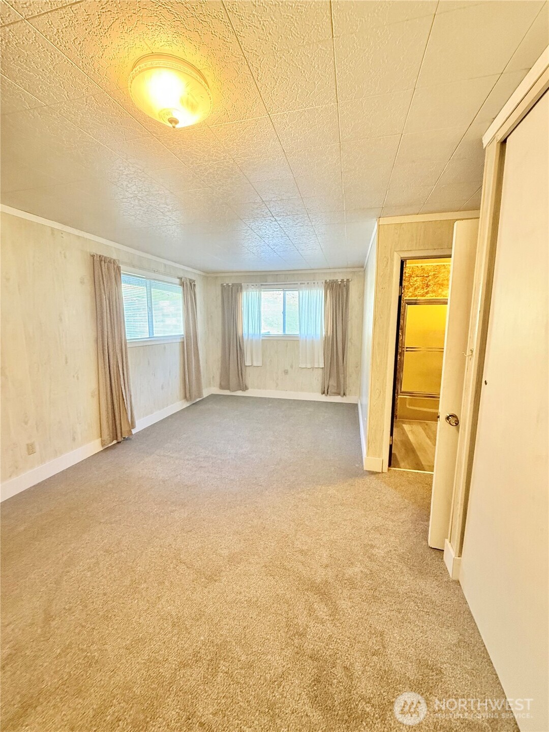 1092 Aeneas Valley Road Tonasket, WA 98855 - Photo 25 of 40 a view of an empty room with a window