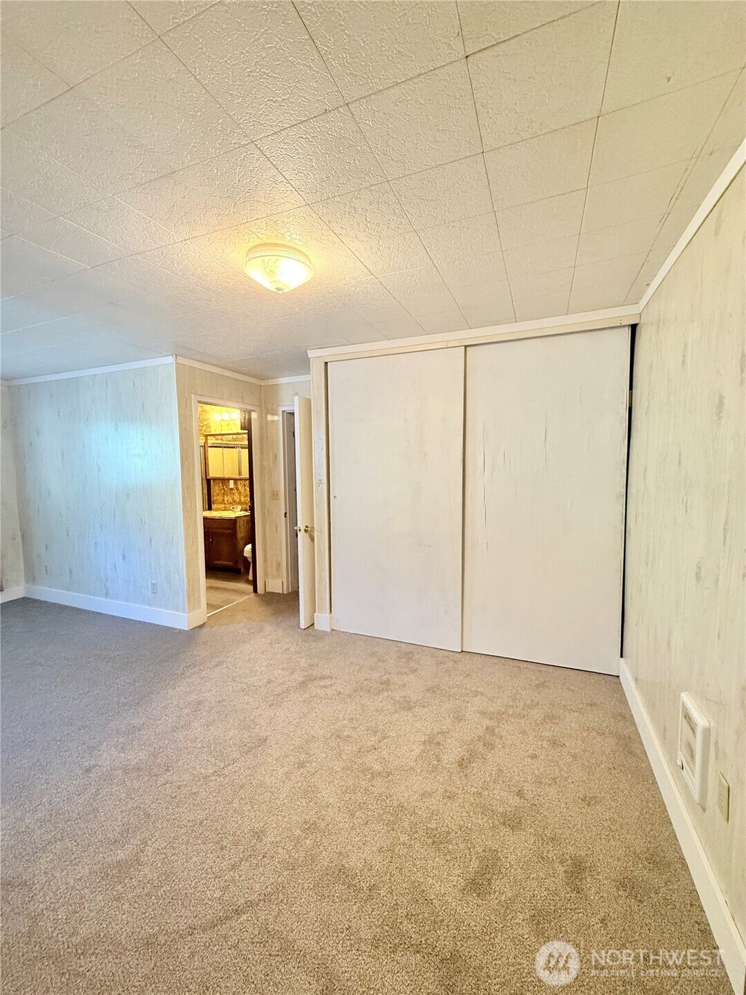 1092 Aeneas Valley Road Tonasket, WA 98855 - Photo 26 of 40 an empty room with closet and bathroom