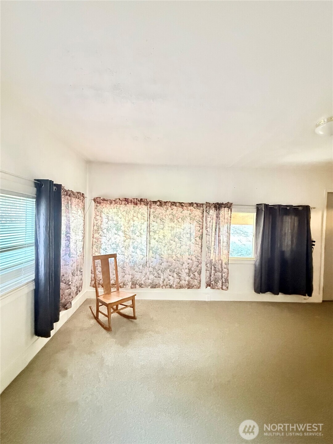 1092 Aeneas Valley Road Tonasket, WA 98855 - Photo 30 of 40 a living room with furniture and large window